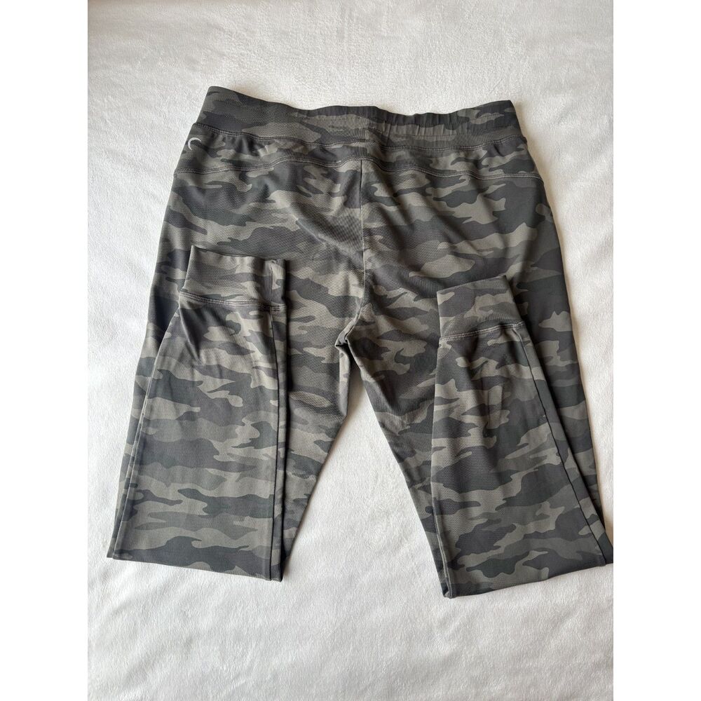 Zyia Women's Green Camo Print Joggers - Size Large - Picture 4 of 4